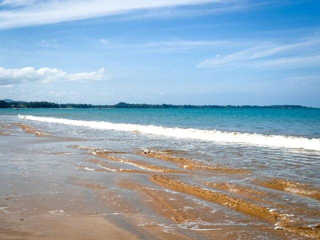ชายหาดบางสัก ทะเลสวย 
