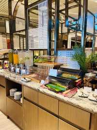 Relax in Elegance: Plaza Premium Lounge KLIA – Your Gateway to Comfort! ✨