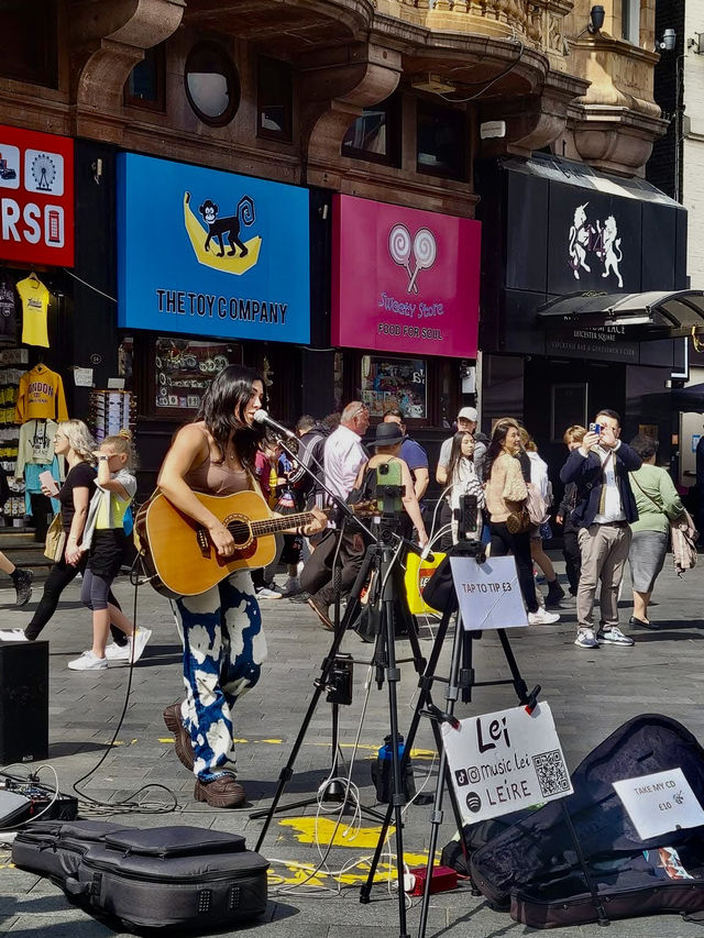 皮卡迪利圓環（Piccadilly Circus）徒步耍廢