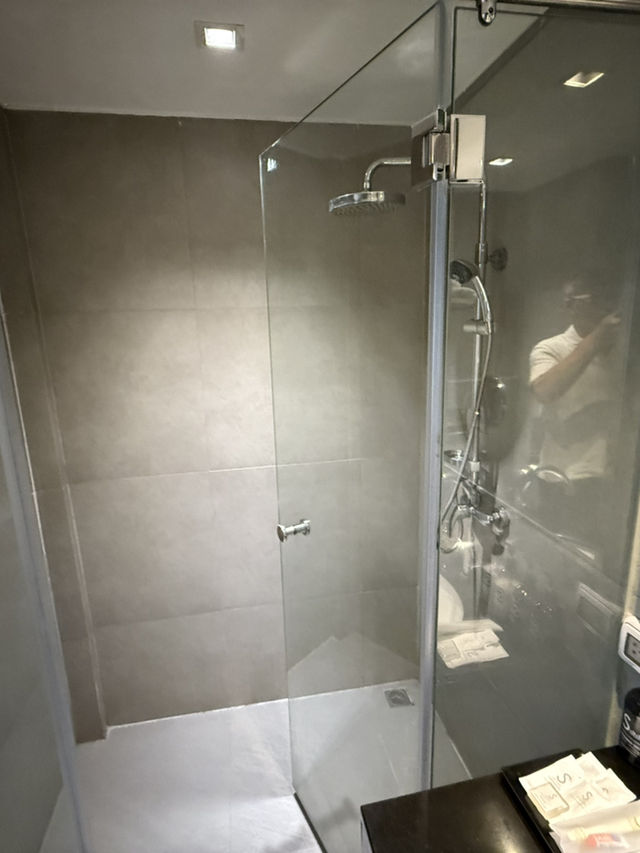 曼谷｜澎蓬站蘇坤逸生活圈 S33酒店性價比極高 對巷就是自助洗衣