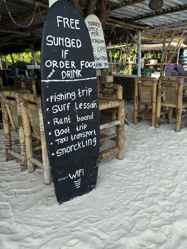 Warung Surfer Beach, Mandalika: Good Food, Great Waves 🌊🍽️