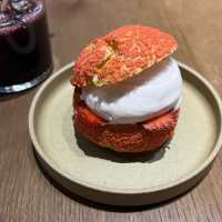 あまおういちごムースのシュークリーム🍓