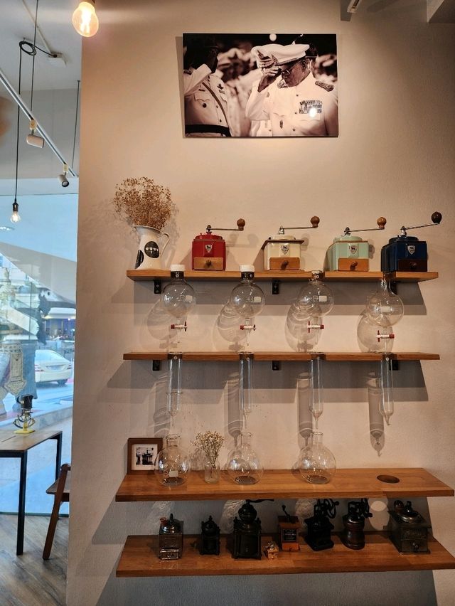 【バンコク】アートセンターの中にあるアートなカフェ