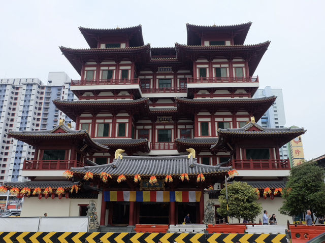 What’s Interesting at Buddha Tooth Relic Temple?