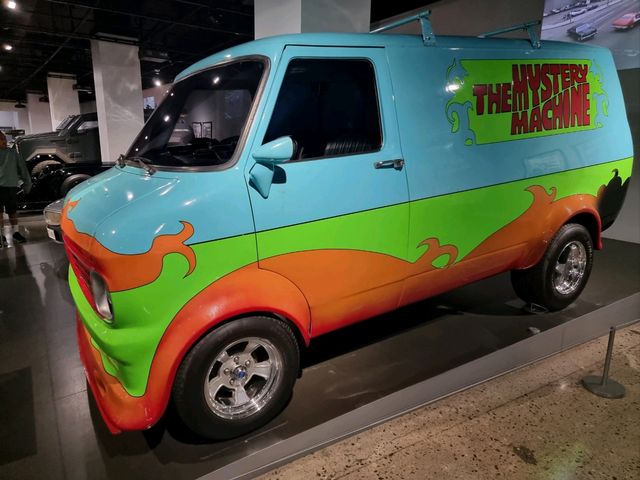  A Paradise for Car Lovers – My Unforgettable Visit to the Petersen Automotive Museum