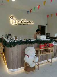 At Home ร้านคาเฟ่น่ารัก บรรยากาศอบอุ่น
