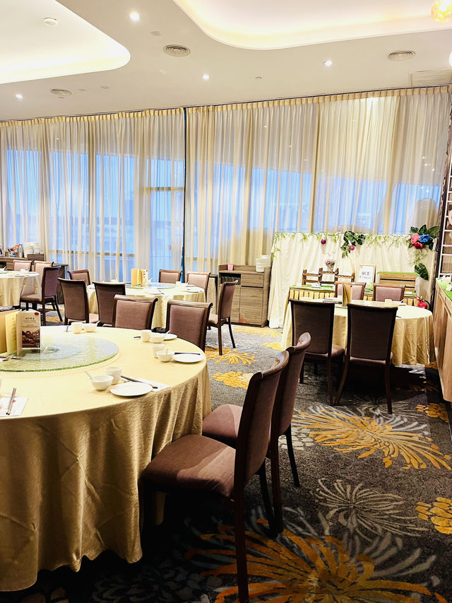“Savor Sustainably: Tang Room’s Elegant Chinese Cuisine”