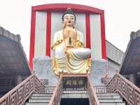 Temple Ji Dian Senggarang: Where River Gods & Coconut Tarts Collide" 🌊🏮