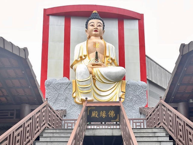 Temple Ji Dian Senggarang: Where River Gods & Coconut Tarts Collide" 🌊🏮