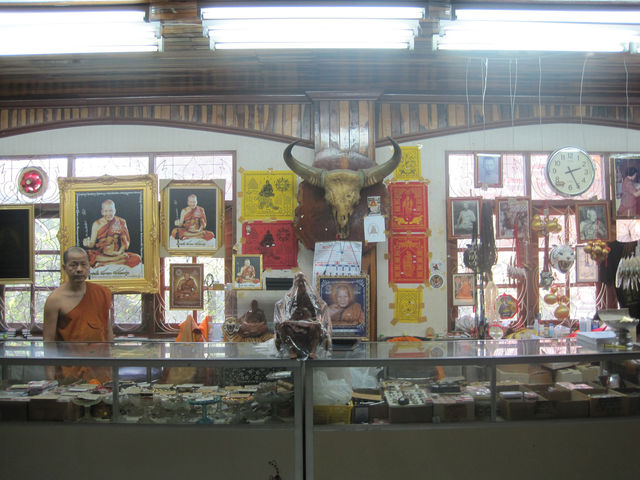 Wat Bang Phra วัดบางพระ (หลวงพ่อเปิ่น)