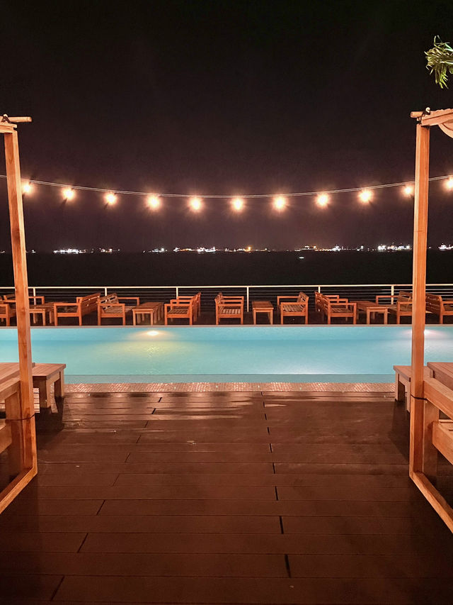 Chill Evening at Stella Seaside Lounge