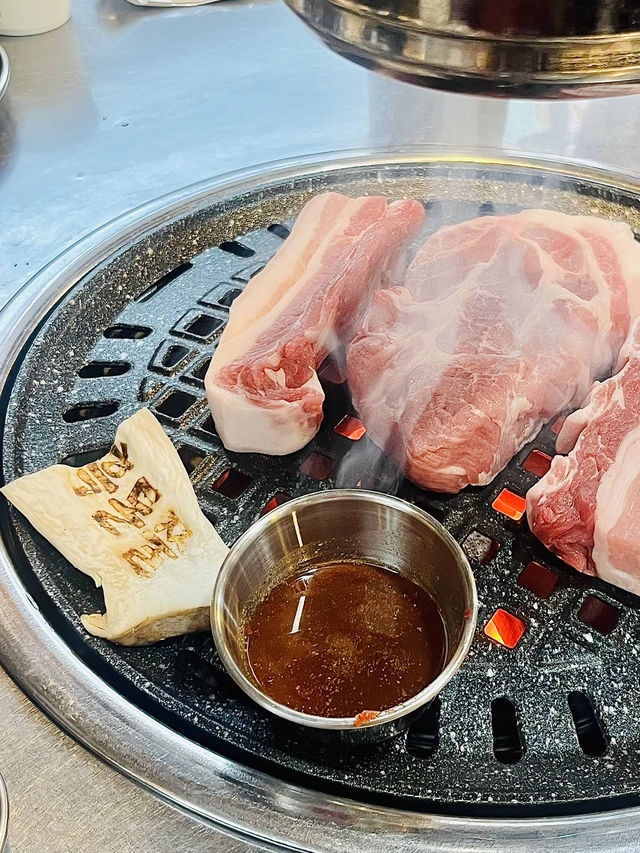 제주도에서 꼭 먹어야하는 제주 흑돼지🐷