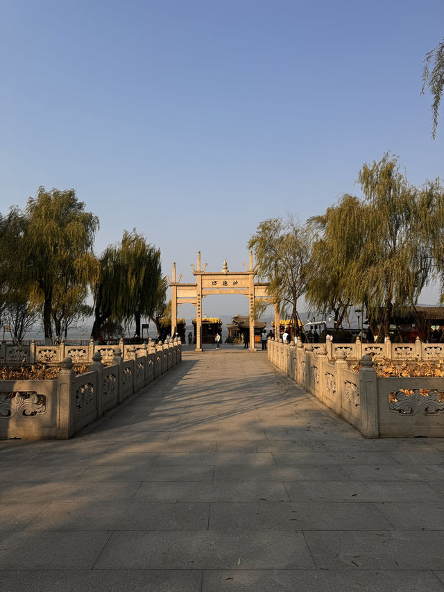 Hangzhou in December still gives autumn scenery!