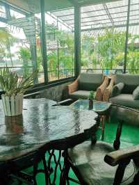 จิบแฟแลนา ที่ร้านเดชอุ่ม กาแฟ