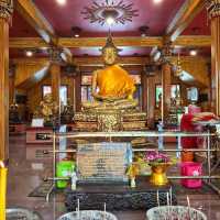สักการะพระพุทธชินราชจำลองที่วัดสายไหม