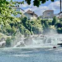 壯觀迷人的瀑布～瑞士萊茵瀑布 Rheinfall 