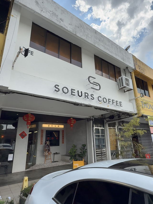 Mochi Cheesecake and Amulet Coffee: Unique Finds at Soeurs Coffee