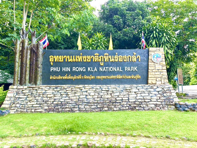 自然と歴史が織りなす美しい景色 🌿⛰️ プー・ヒン・ロン・クラで心を癒す旅を。  