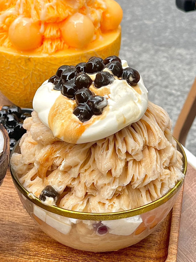 🥥 Craving Something Icy in This Heat? This Coconut Ice Spot in Guangzhou Is a Total Lifesaver!