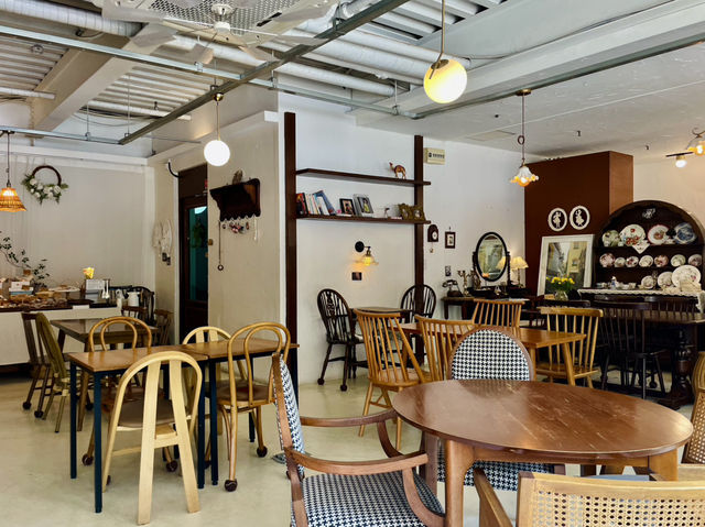 CAFE LUNA