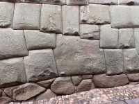 【Twelve Angled Stone｜クスコのインカ建築、精密さに息をのむストーン】