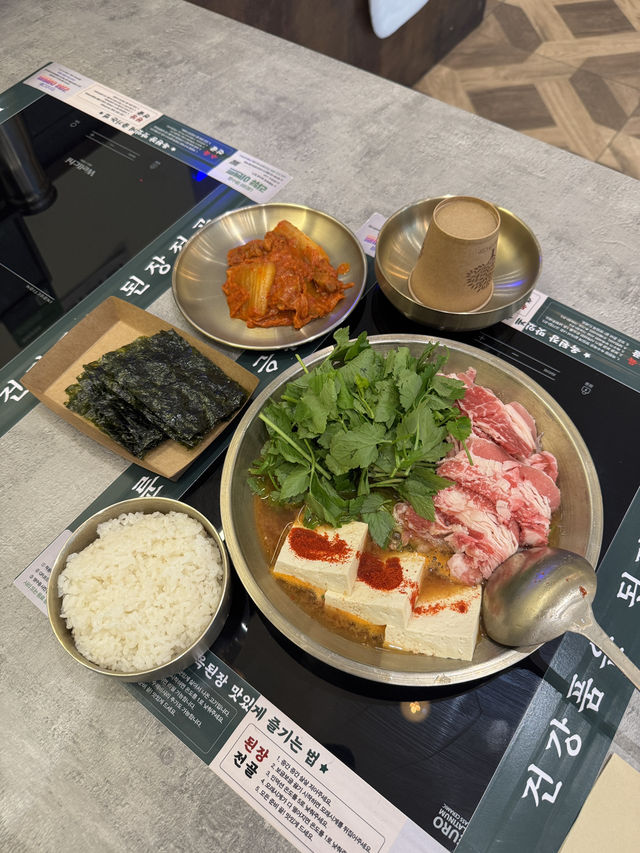 【韓国旅行】ひとりでもOK！コスパ抜群の味噌鍋ランチ