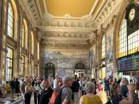 【Porto São Bento駅｜20,000枚のアズレージョに包まれた物語のホール】