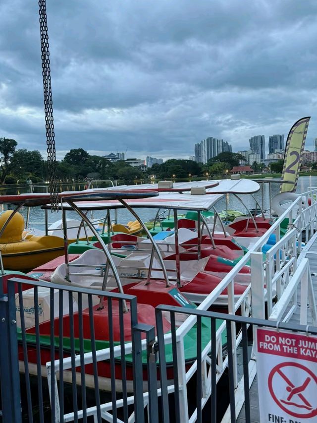 🚣‍♀️🌳 Lake Titiwangsa – KL’s Coolest Lakeside Playground! 🌊🌞