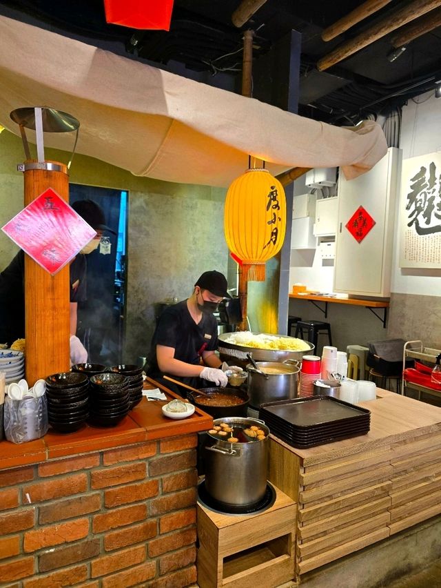 台灣人氣擔仔麵 - 度小月