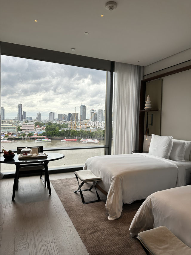 Four seasons Hotel Bangkok at Chao Phraya River