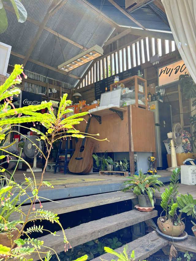 คาเฟ่ในสวน “พบเจอ cafe & homecooked”
