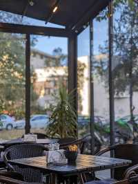 부저우의 도시적 우아함: Magnolia Urban Cafe