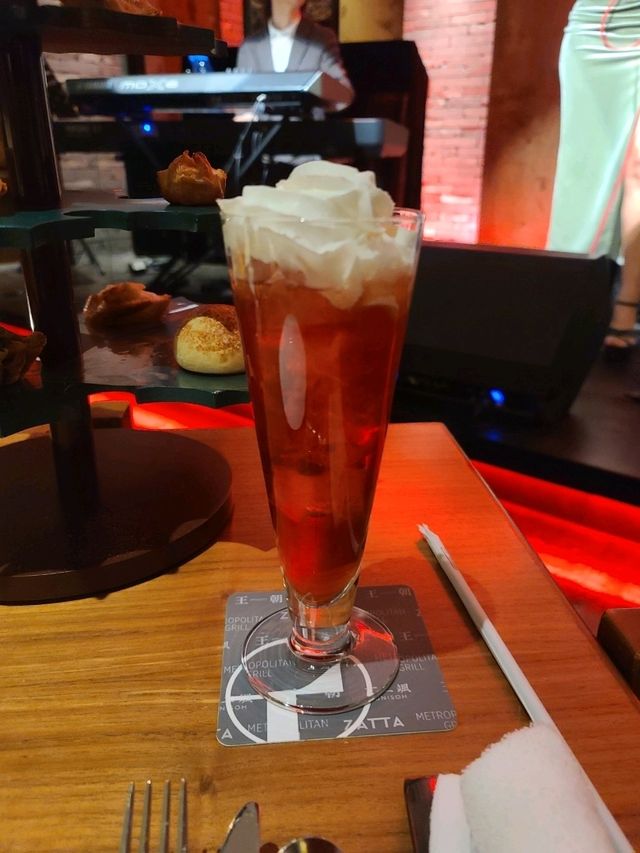 라이브공연이 펼쳐지는 힐튼도쿄(ヒルトン東京) バー＆ラウンジ ZATTA(바&라운지)