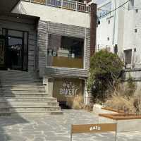 Warmth in Layers & Loaves – My Visit to Oats Coffee, Yeonnam‑dong, Seoul