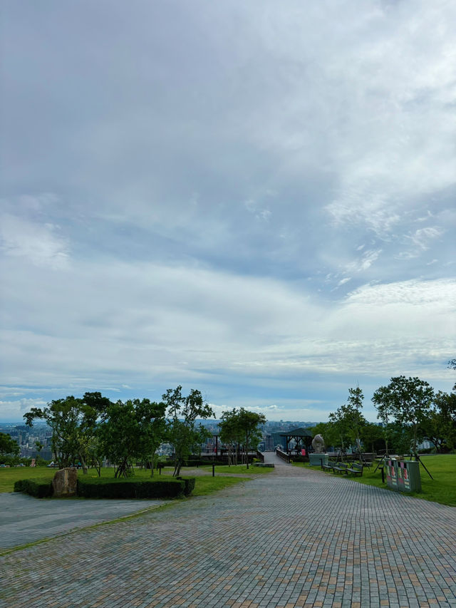 🌄虎頭山環保公園 藏在桃園半山腰的城市綠洲 從森林走到天空，這座免費觀景公園美得太超現實！