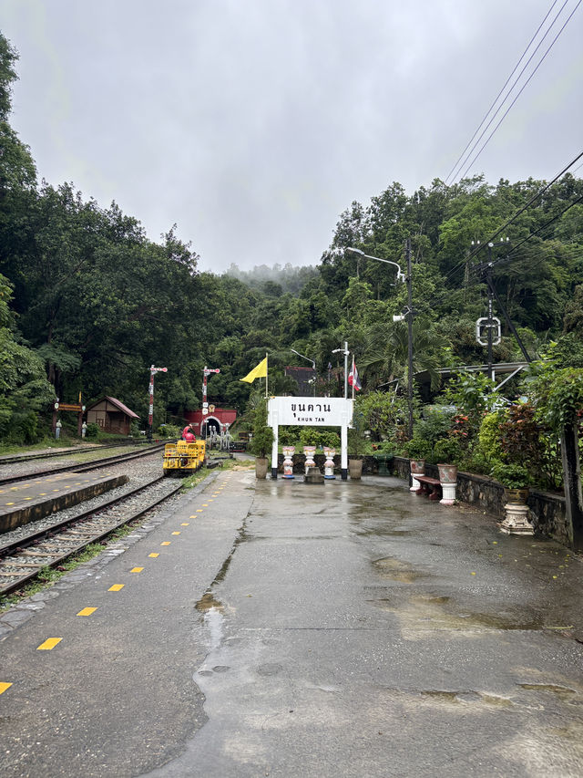 นั่งรถไฟจากเชียงใหม่ 1 ชั่วโมง ! ไปเดินป่า