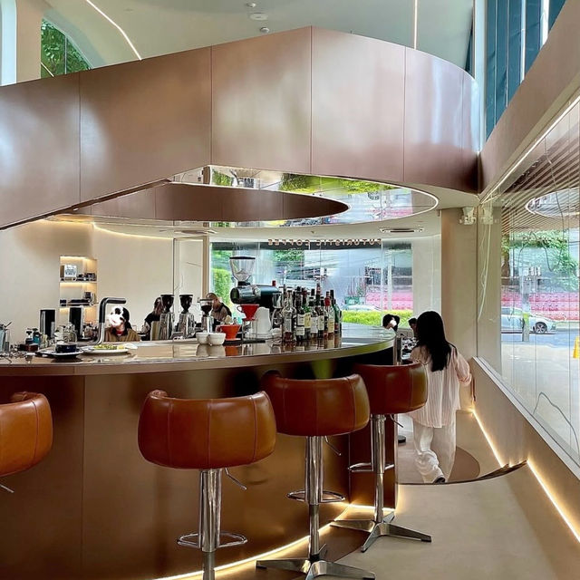 コーヒーの沼にハマる、焙煎所発の“飲み比べ”カフェRolling Roasters🇹🇭
