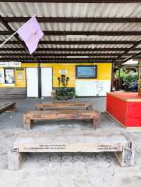 สถานีรถไฟบ้านแหลมนั่งสามล้อชมเมืองท่าฉลอม
