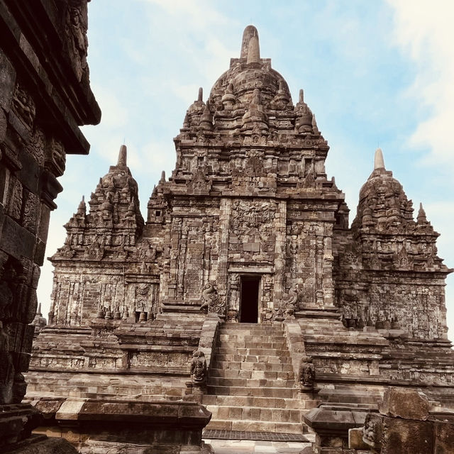 🏛️ Candi Sewu: Yogyakarta’s Ancient Buddhist Sanctuary – A Solo Traveler’s Guide