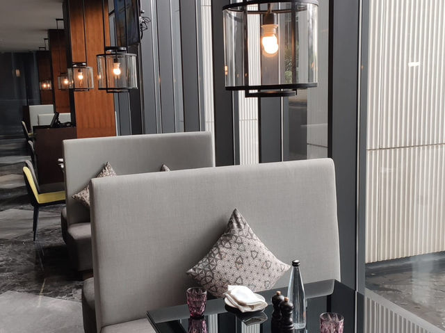 ✨🏨 Hilton Bangalore Embassy GolfLinks – Your Stylish Escape in Bengaluru 🌿🌆