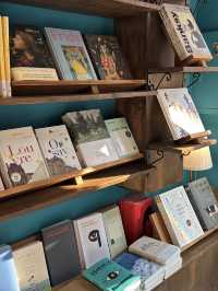 숨겨진 책방 📚
