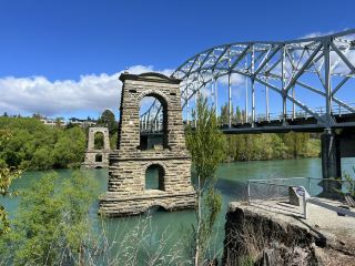 New Zealand South Island Attraction—Alexandra Bridge