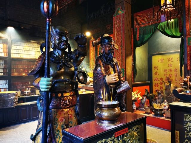 Yaumatei Tin Hau Temple (油麻地天后廟) 🙏✨