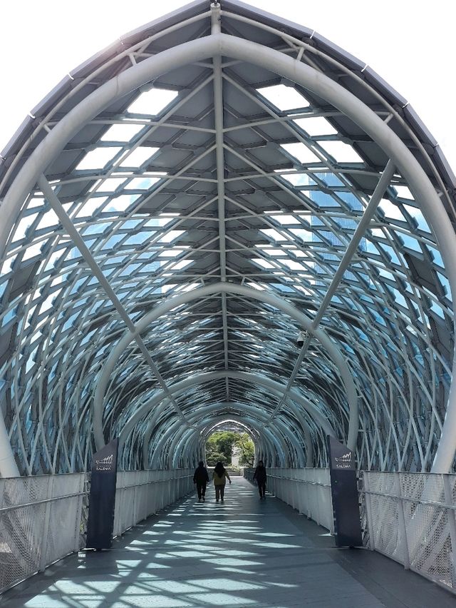 จุดถ่ายภาพสะพานสวยแปลกตา Saloma Link Bridge