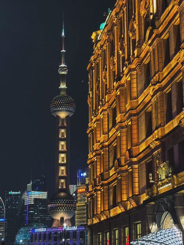 Night lights at The Bund ✨