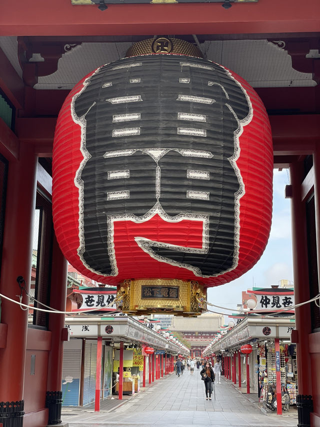 浅草のシンボル「雷門」提灯の下?覗いたことある? 浅草のシンボル「雷門」提灯の下?覗いたことある?