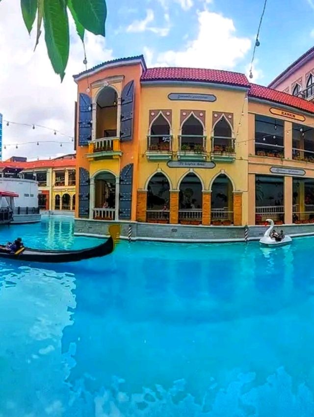 🌉 Venice Grand Canal Mall – A Slice of Italy in Manila