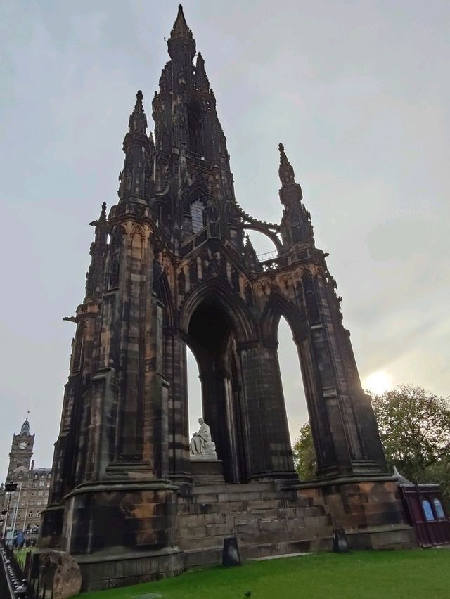 Scott Monument: A Gothic Flame in the Heart of Edinburgh