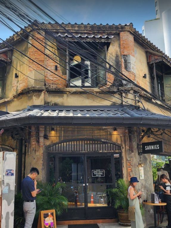Sarnies Bangkok เคาเฟ่สไตล์วินเทจที่มีบรรยากาศดี
