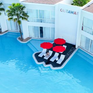 Come relax with a luxurious pool villa in Pattaya.